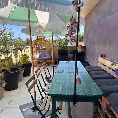 Joli Studio Le Clos D'Aix Avec Grande Terrasse Piscine Et Parking Gratuit Aix-en-Provence Esterno foto